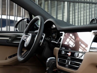 2025 Porsche Macan AWD