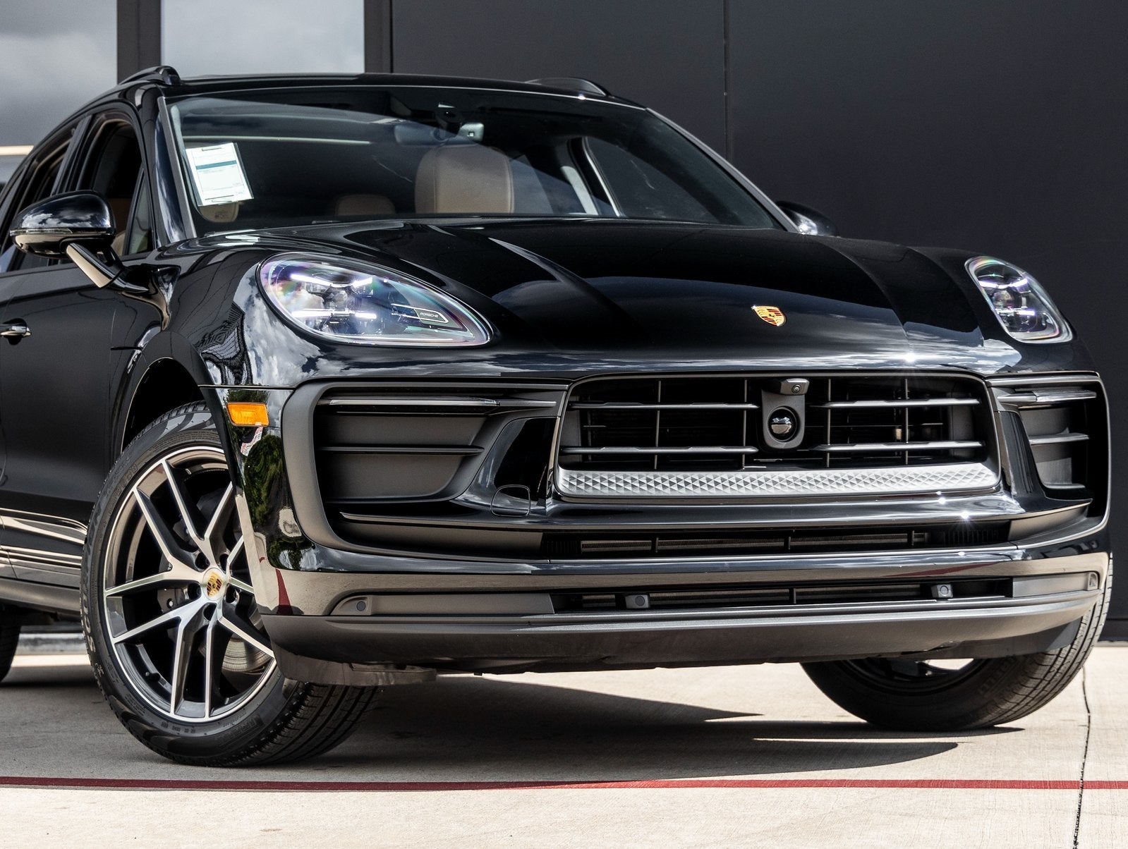 2025 Porsche Macan AWD