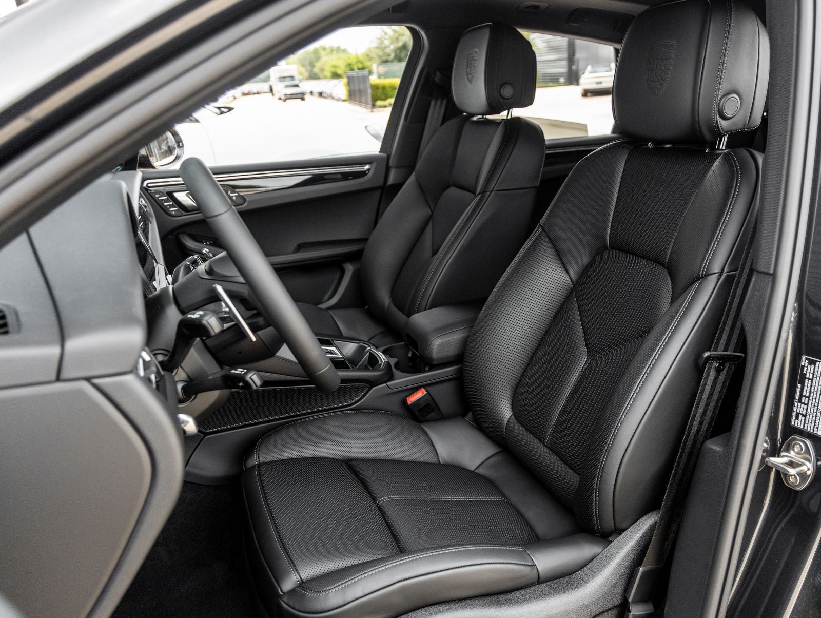 2026 Porsche Macan Base