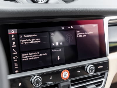 2026 Porsche Macan AWD