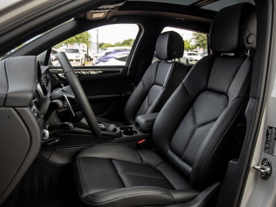 2026 Porsche Macan AWD