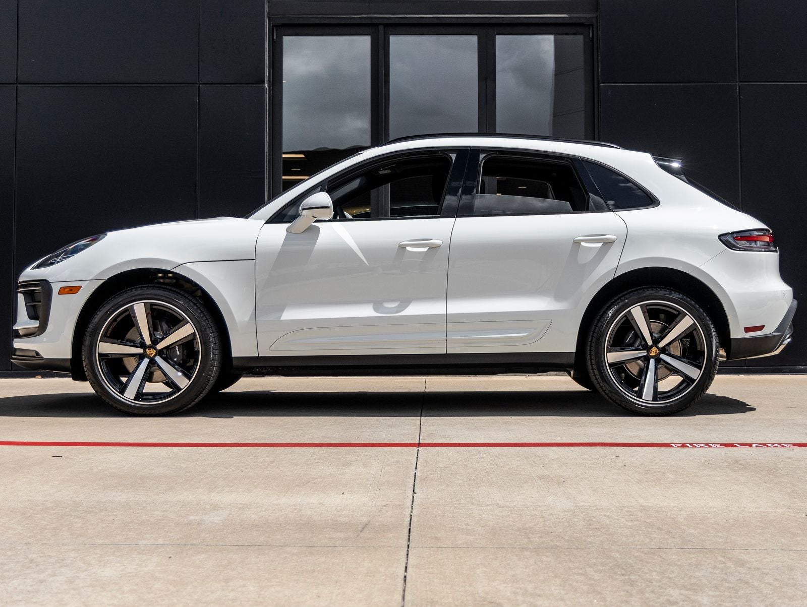2026 Porsche Macan AWD