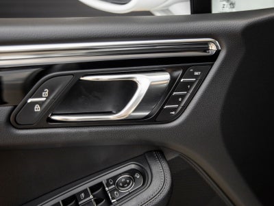 2026 Porsche Macan AWD