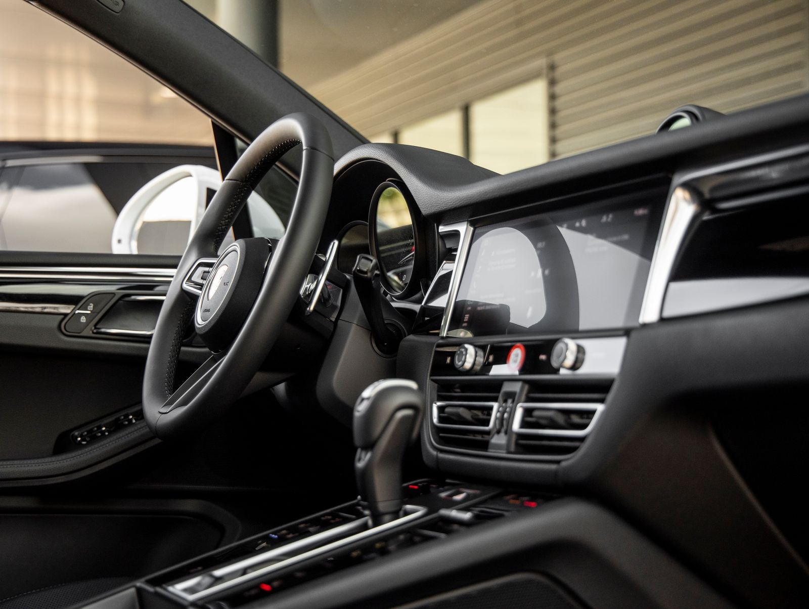 2026 Porsche Macan AWD