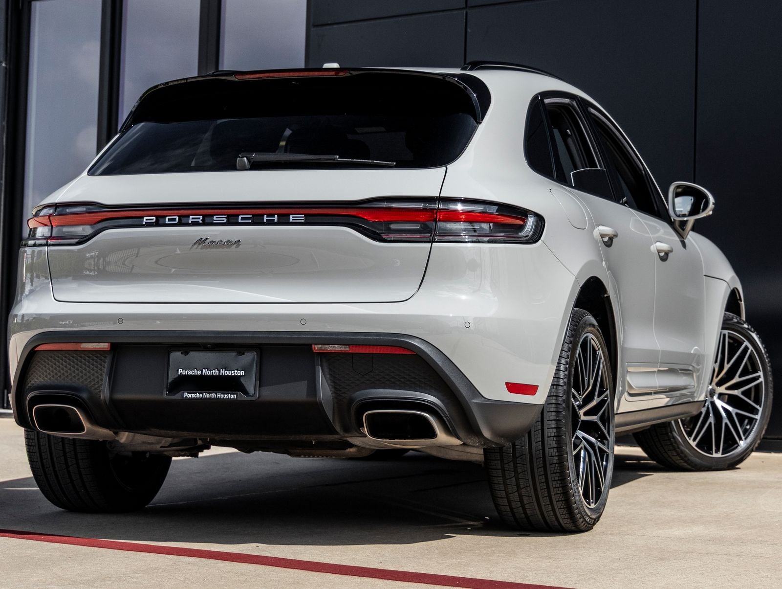 2025 Porsche Macan Base