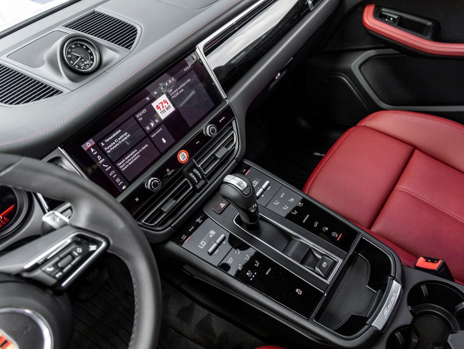 2025 Porsche Macan Base