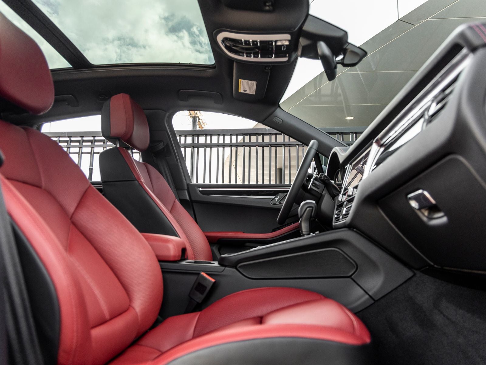 2025 Porsche Macan Base