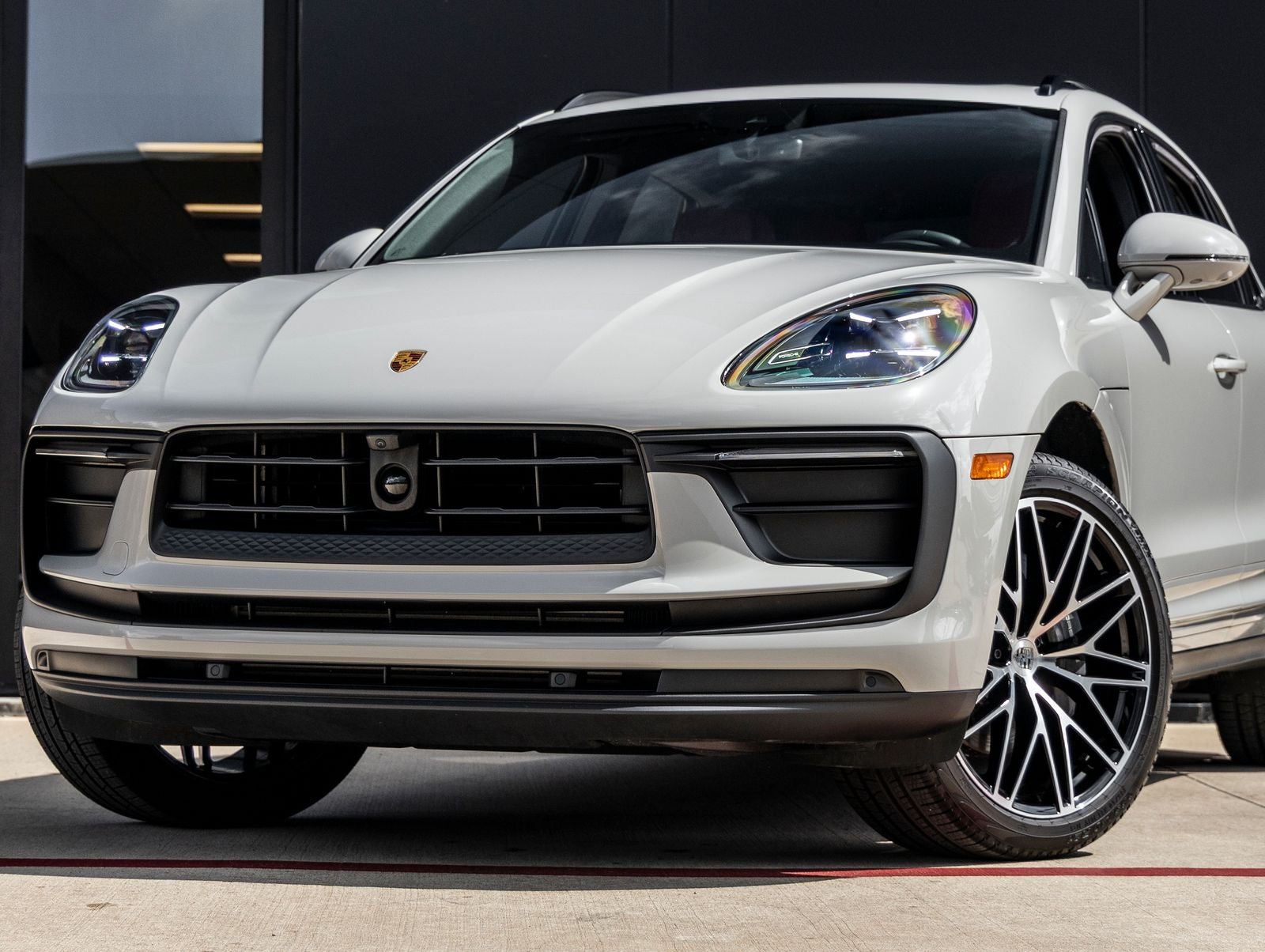 2025 Porsche Macan Base