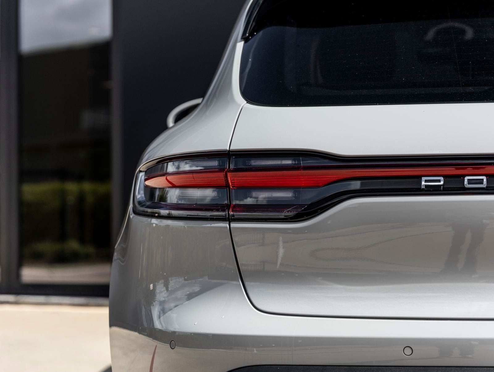 2025 Porsche Macan AWD