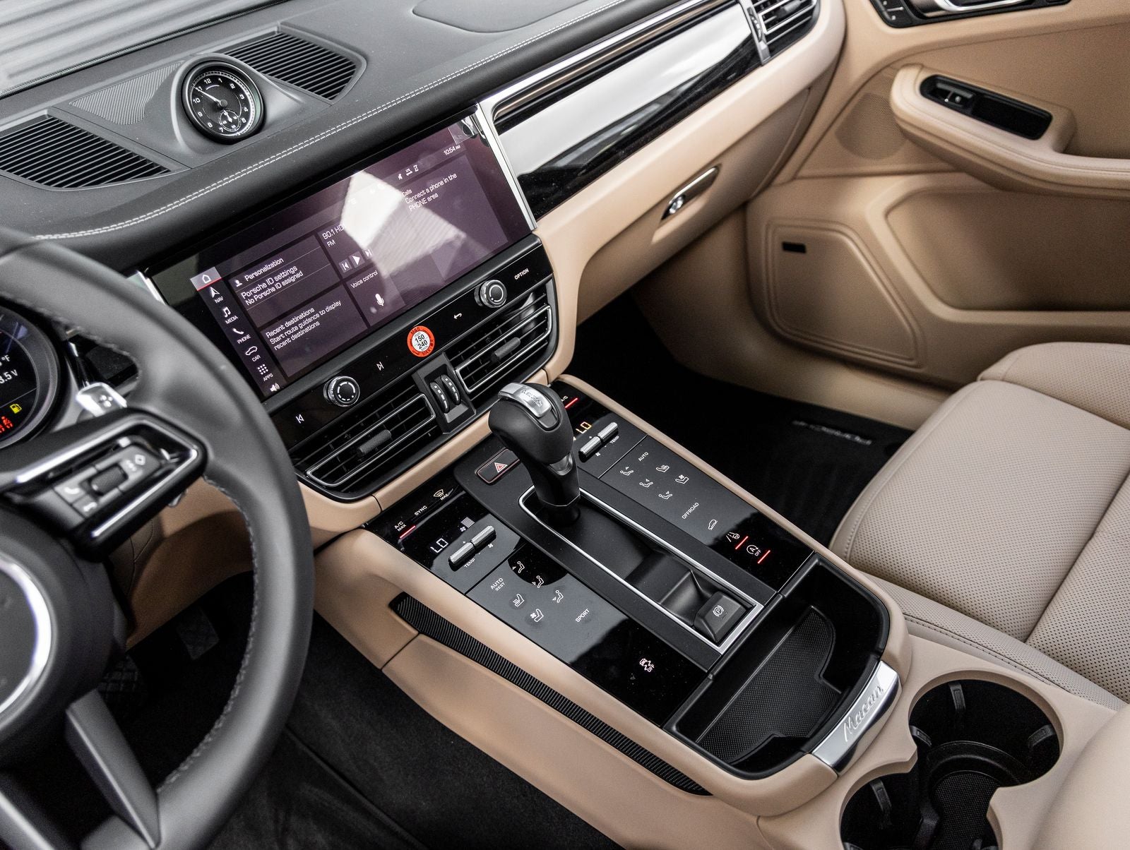 2025 Porsche Macan AWD