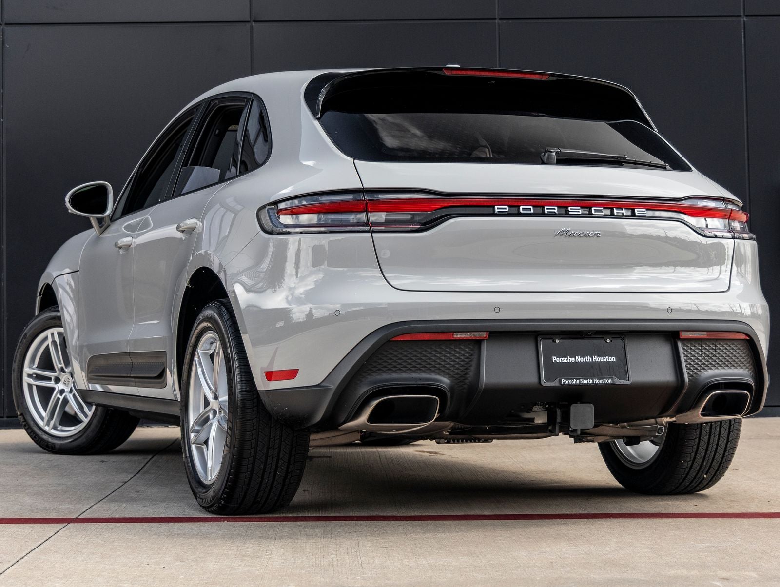 2025 Porsche Macan AWD