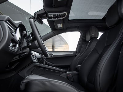 2026 Porsche Macan AWD