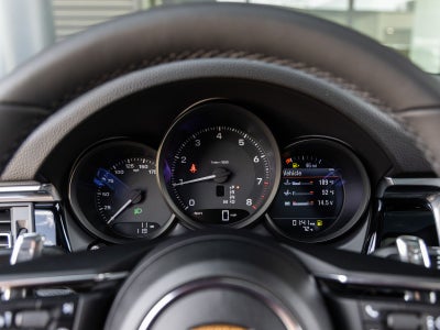 2026 Porsche Macan AWD