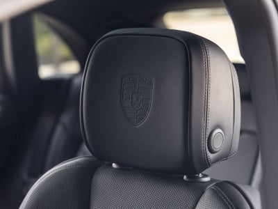 2026 Porsche Macan AWD