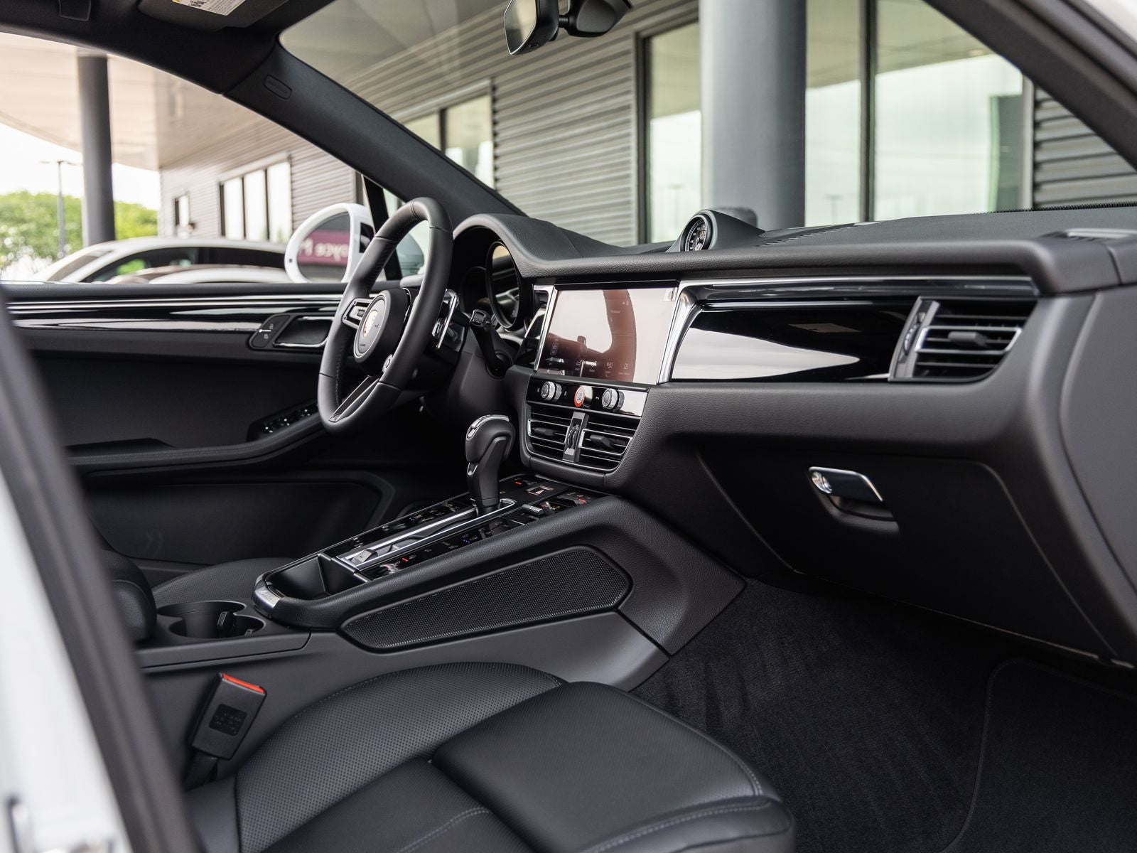 2026 Porsche Macan AWD