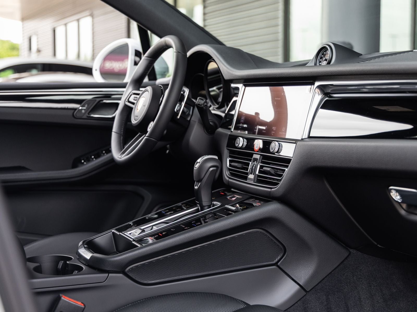 2026 Porsche Macan AWD