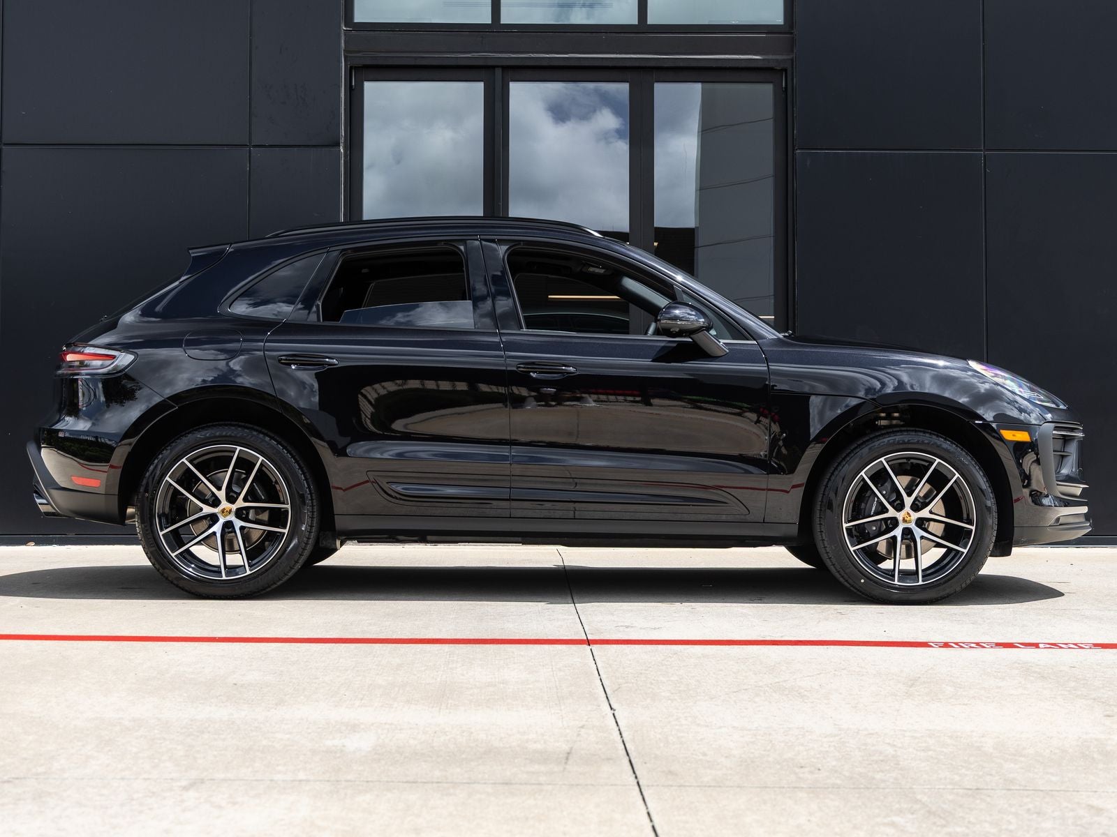 2026 Porsche Macan AWD