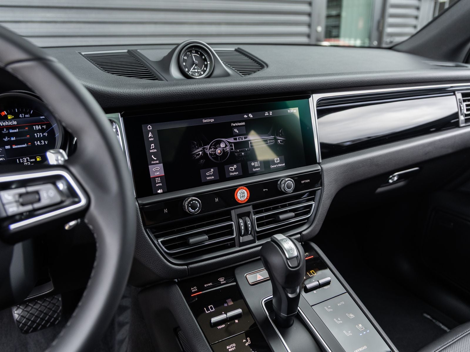 2026 Porsche Macan AWD