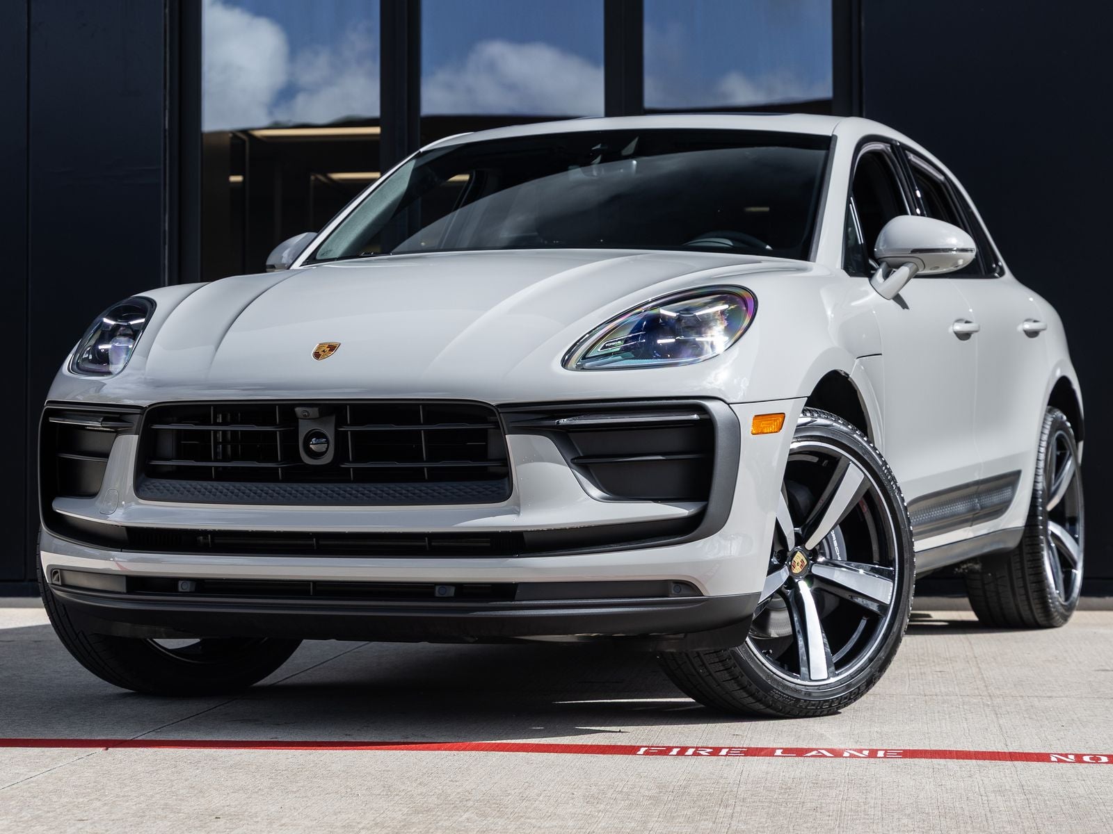 2026 Porsche Macan Base