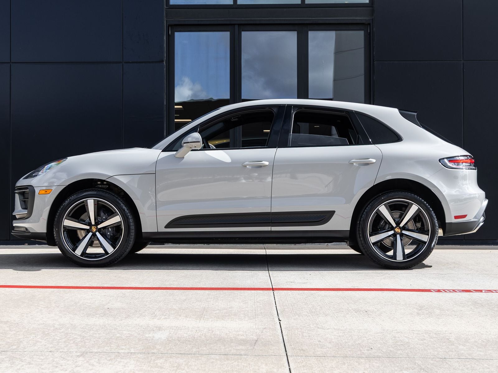 2026 Porsche Macan Base