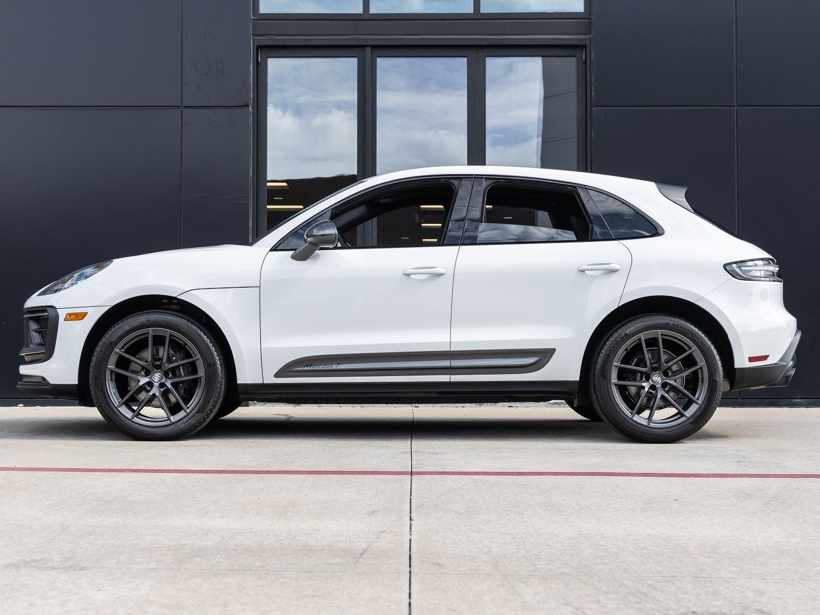 2023 Porsche Macan T