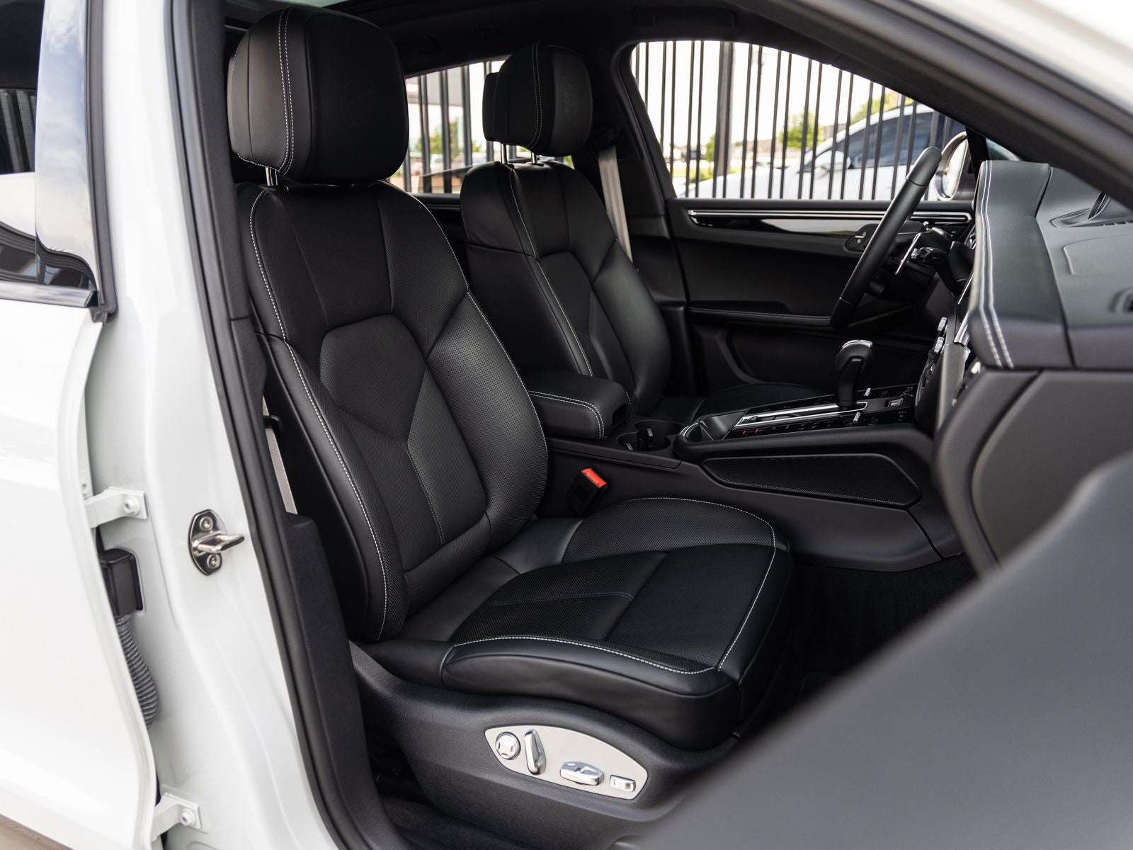 2023 Porsche Macan T