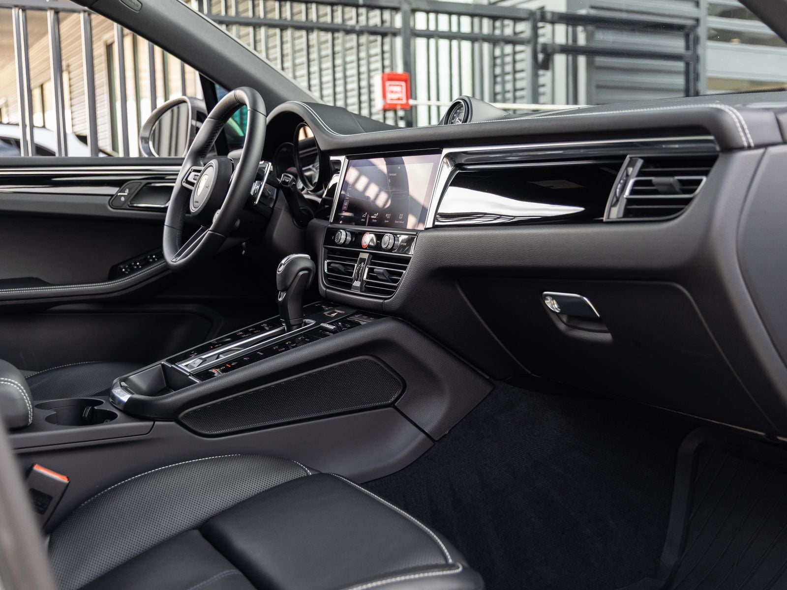 2023 Porsche Macan T