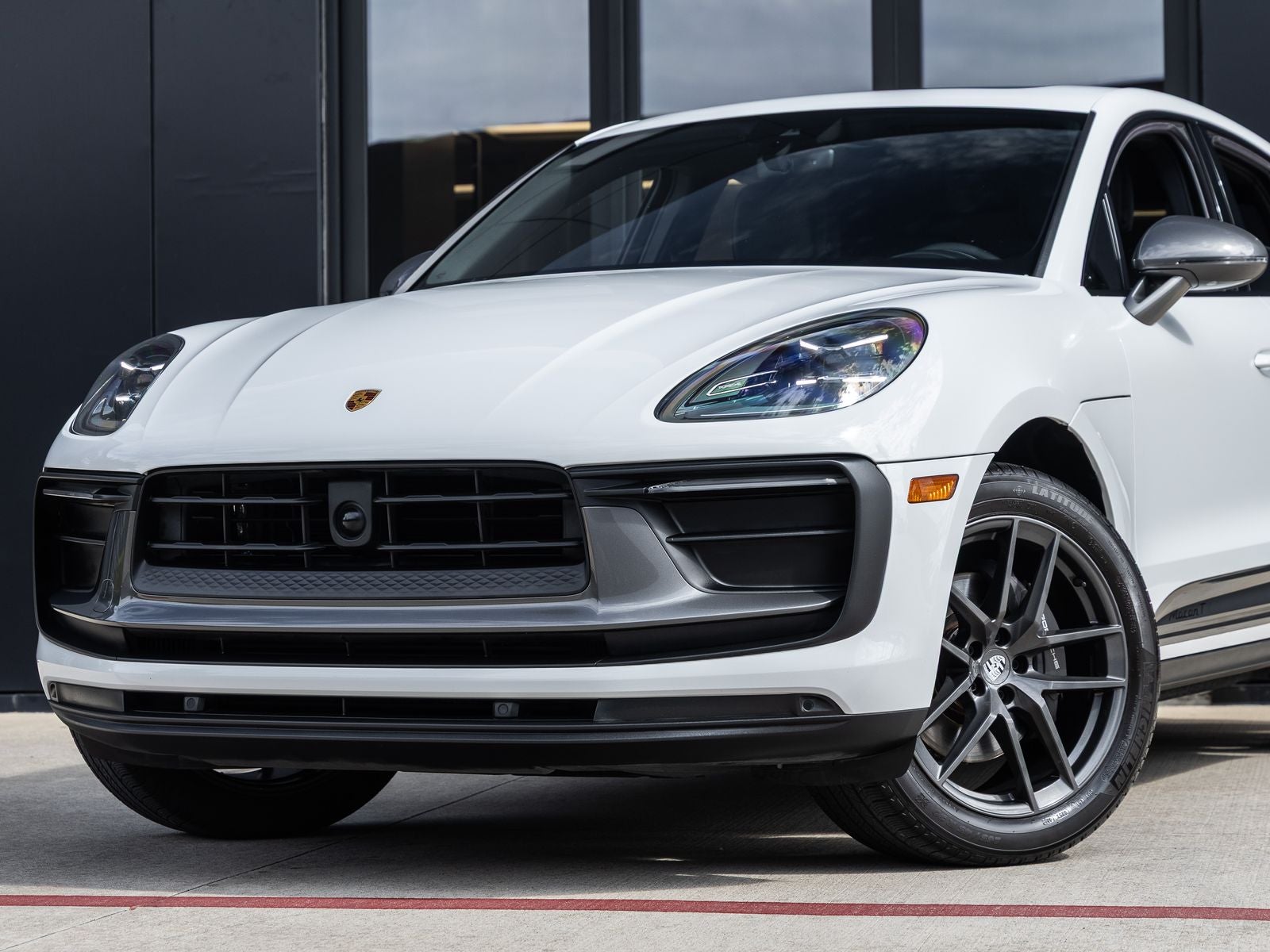 2023 Porsche Macan T