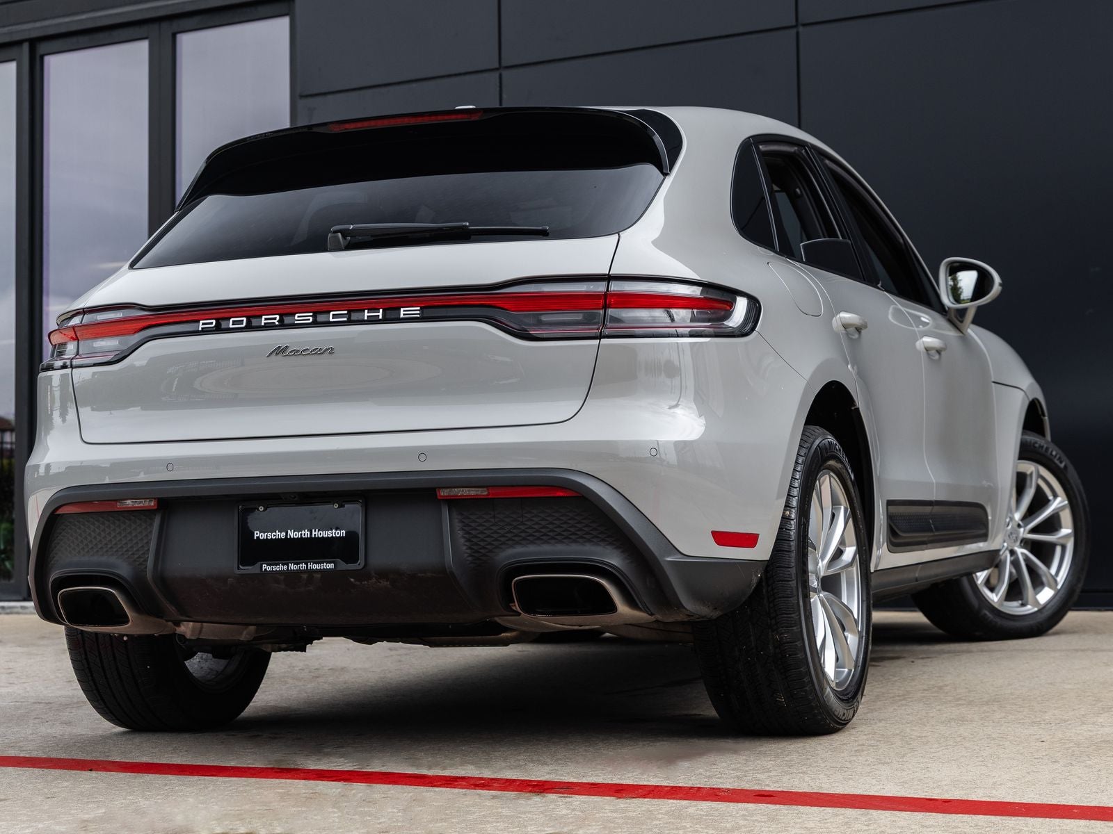 2023 Porsche Macan Base