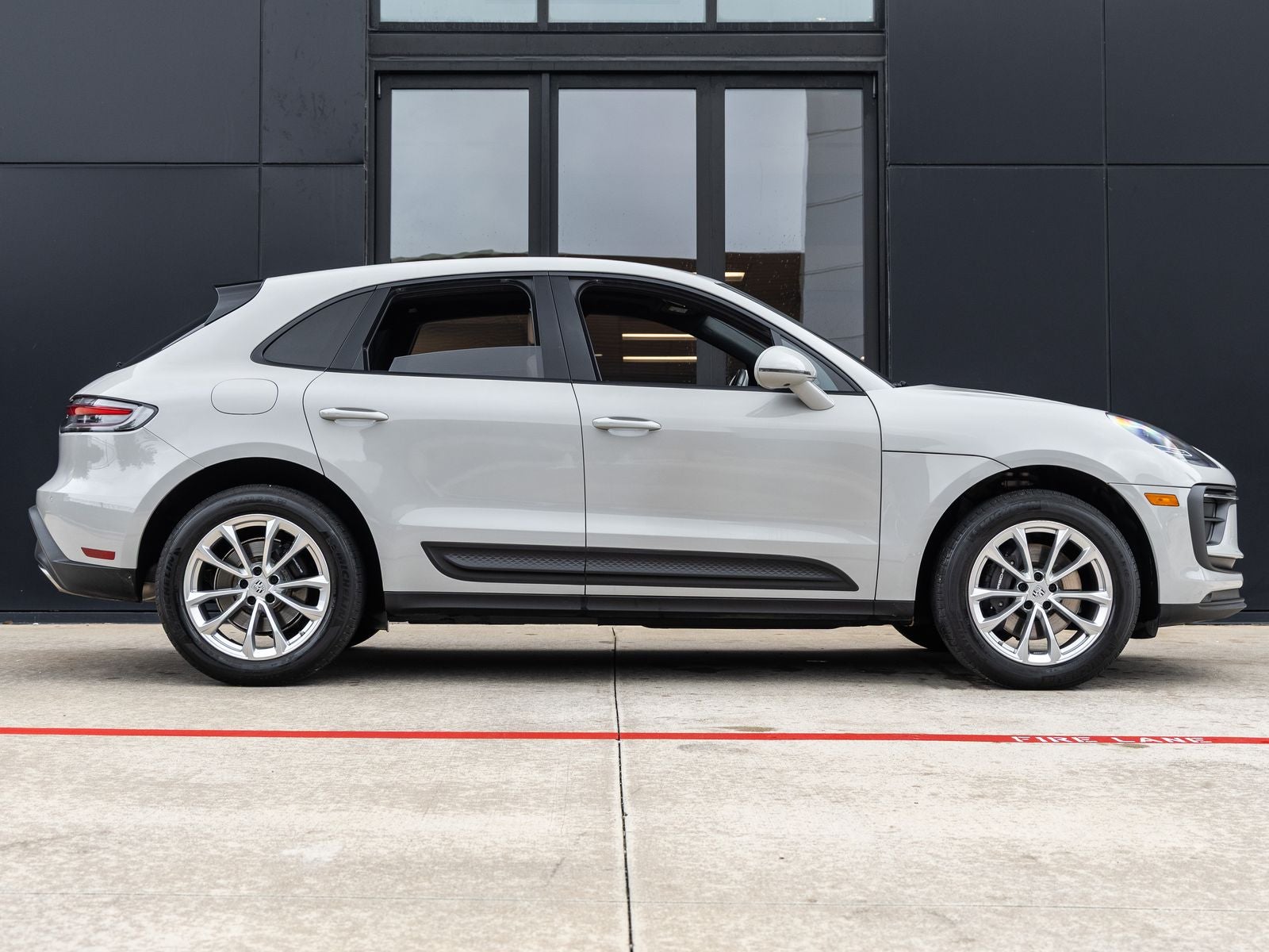 2023 Porsche Macan Base