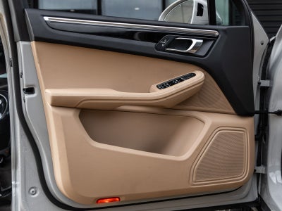 2023 Porsche Macan Base