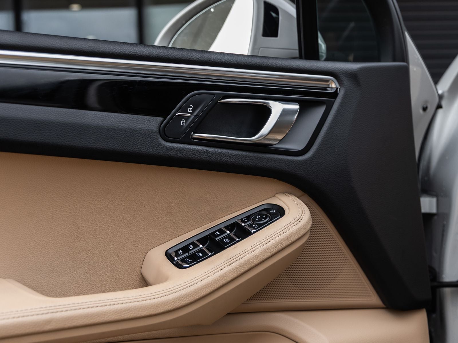 2023 Porsche Macan Base