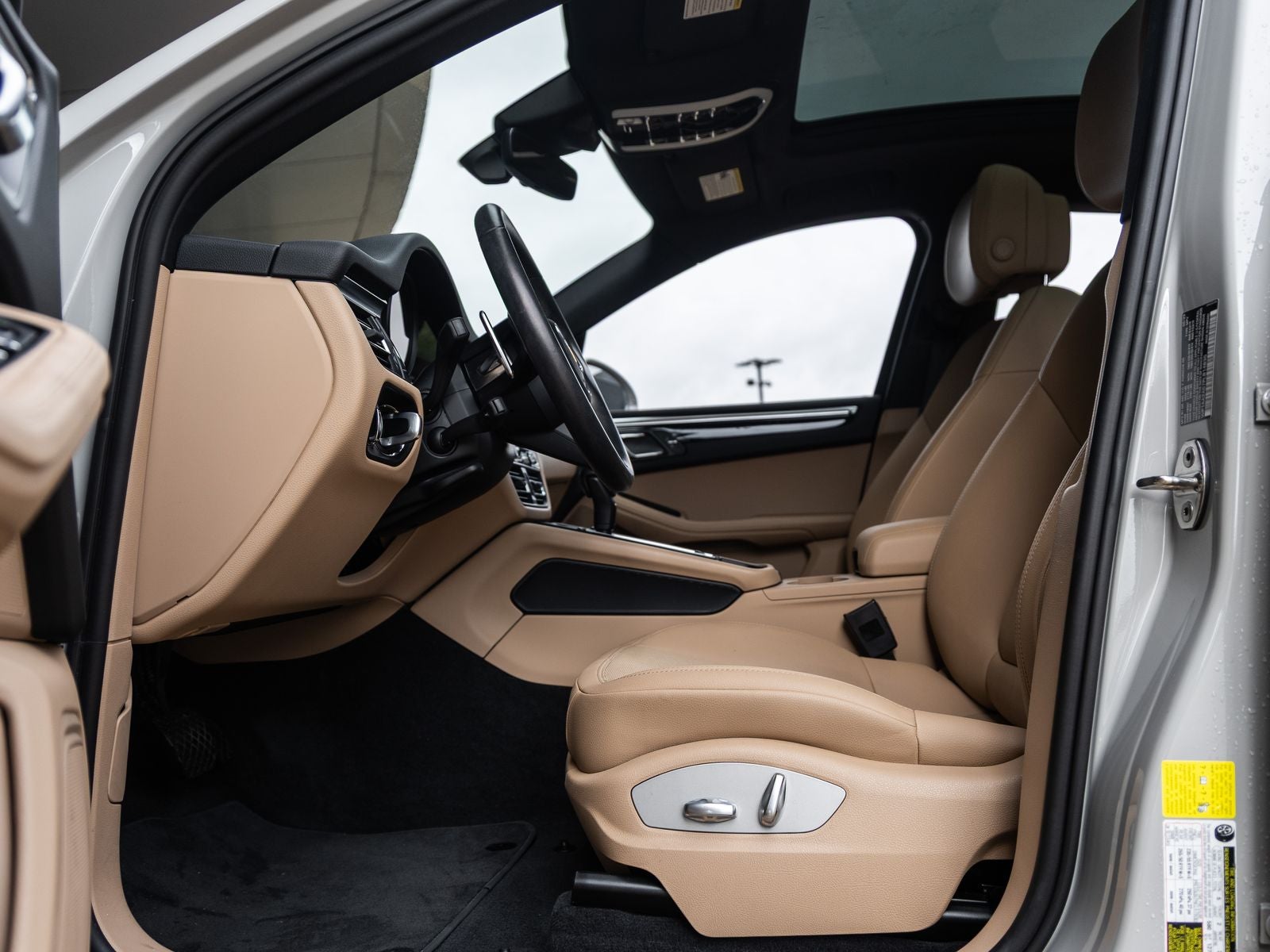 2023 Porsche Macan Base