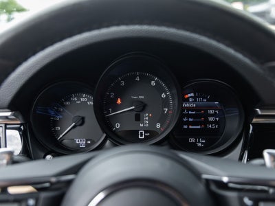 2023 Porsche Macan Base