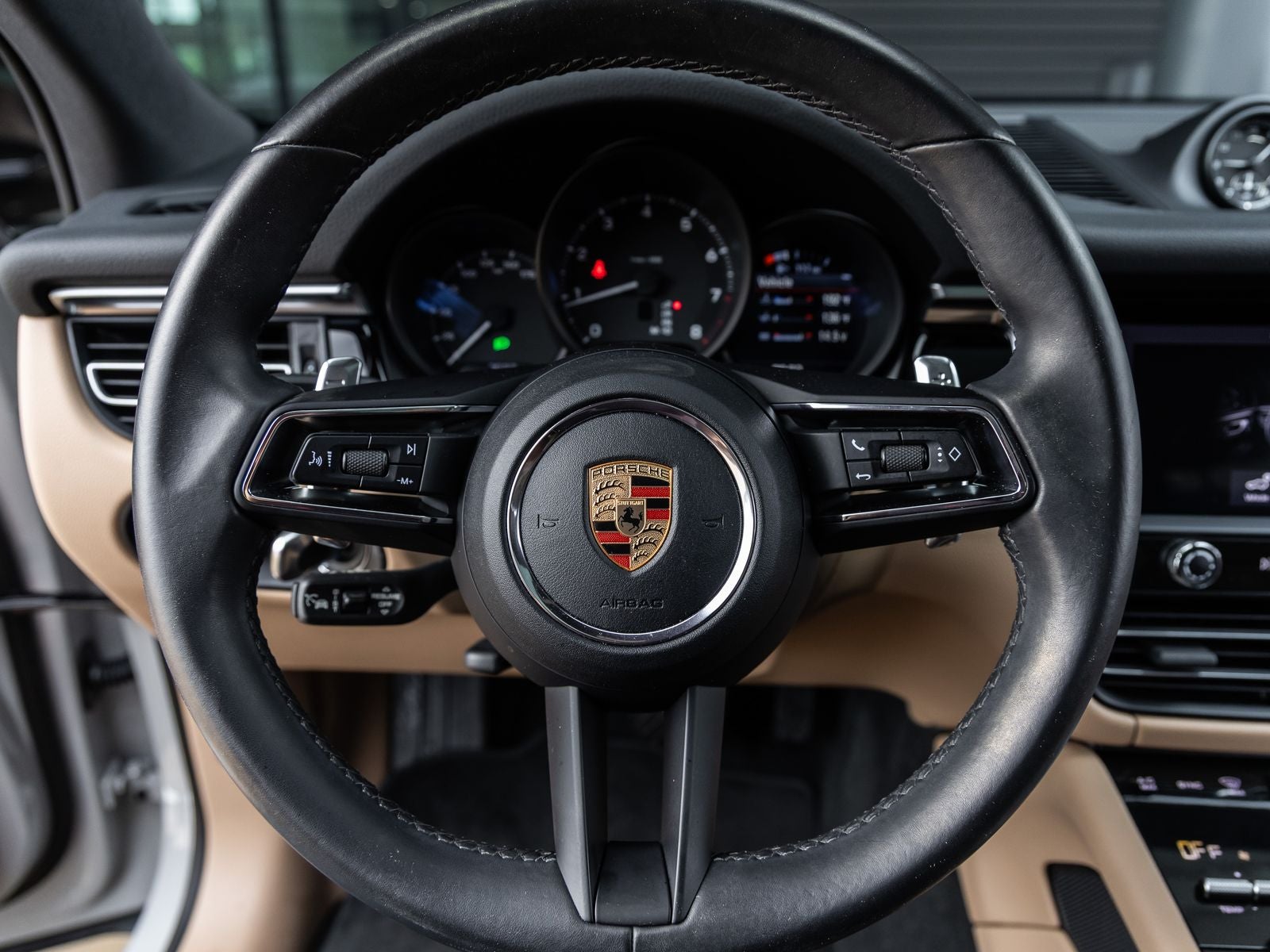 2023 Porsche Macan Base