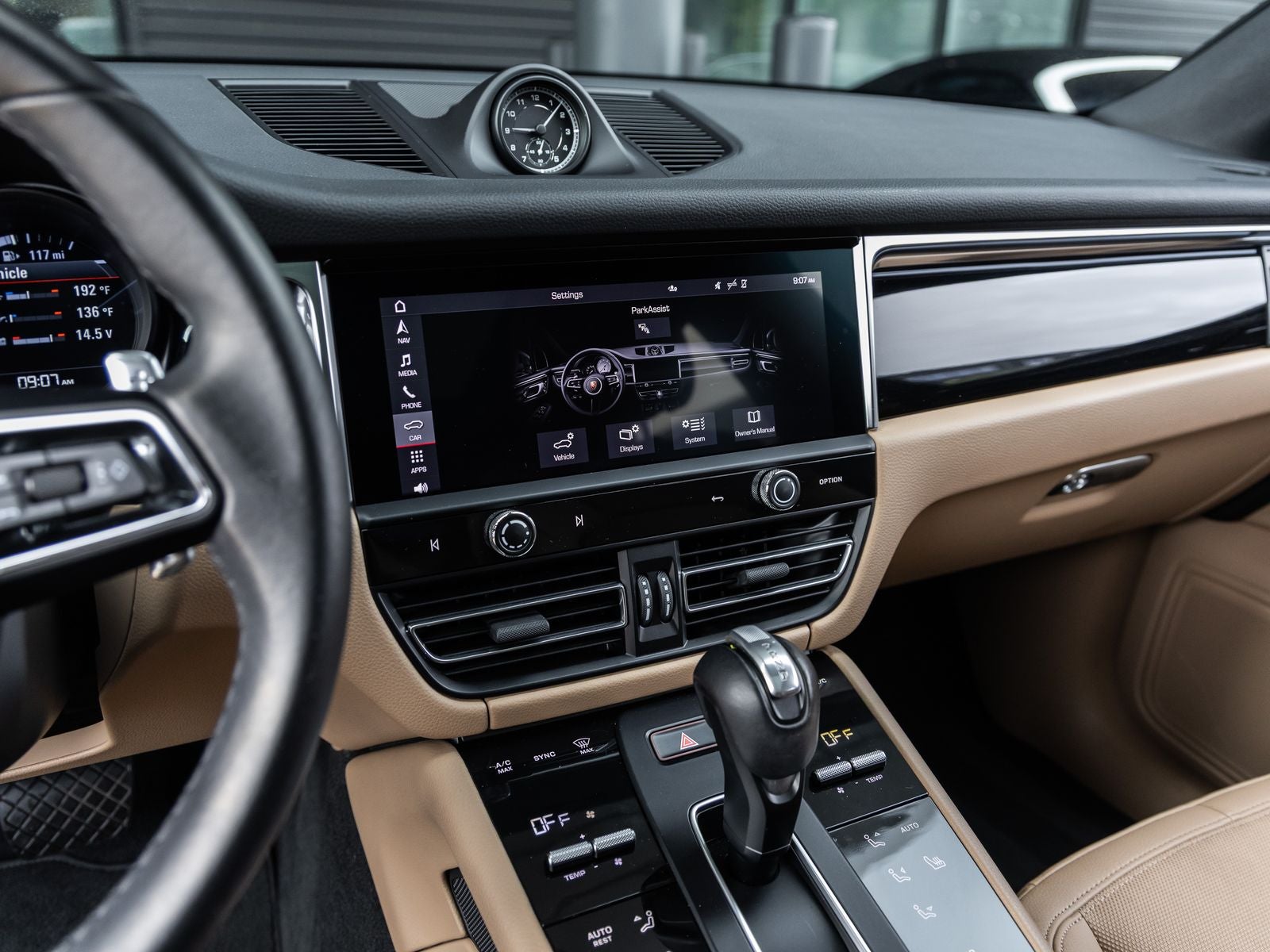 2023 Porsche Macan Base