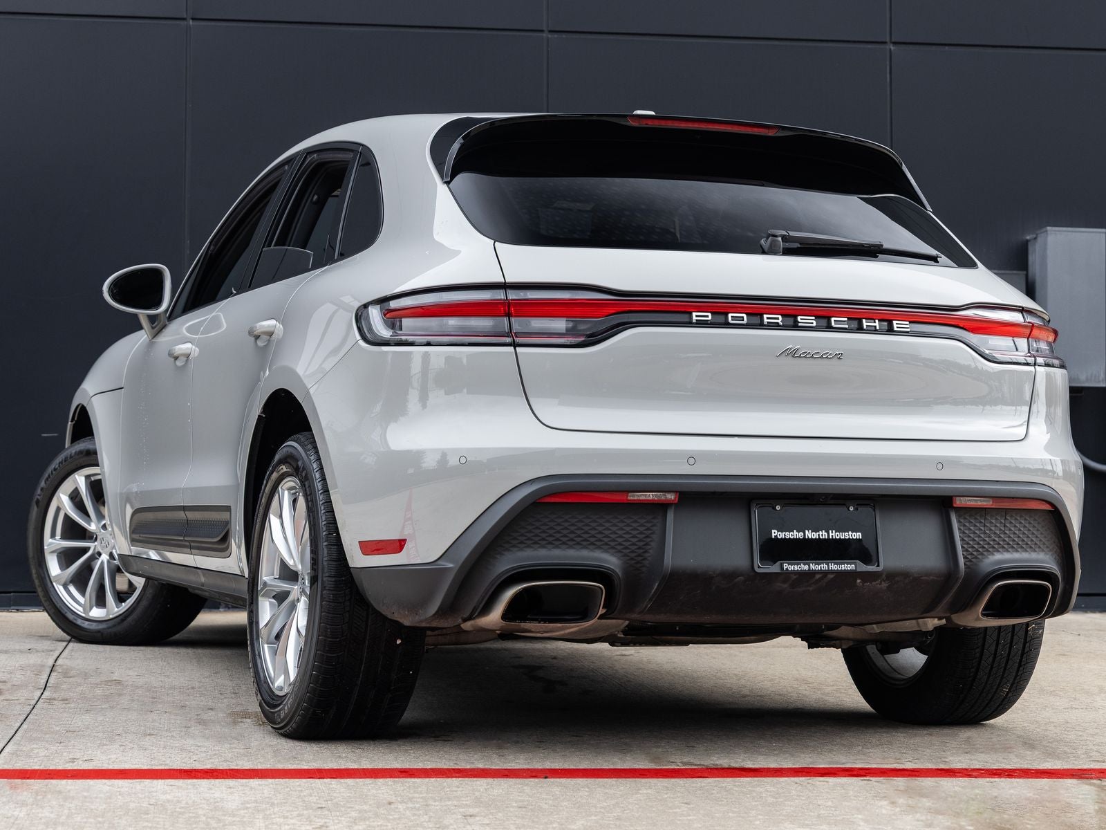 2023 Porsche Macan Base