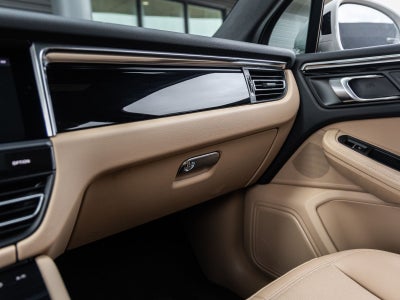 2023 Porsche Macan Base