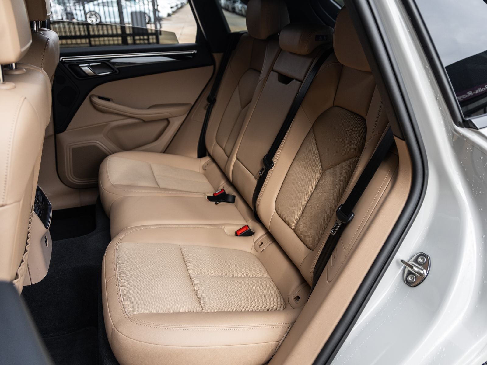 2023 Porsche Macan Base