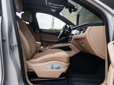 2023 Porsche Macan Base