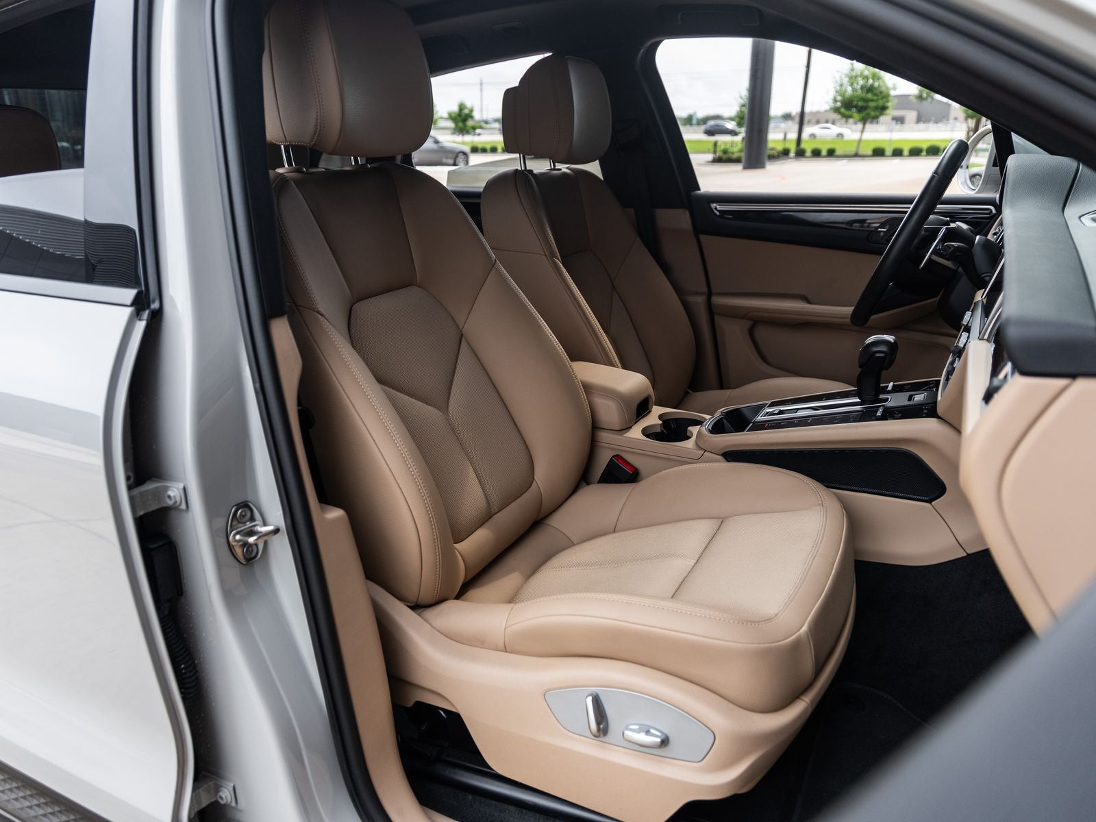 2023 Porsche Macan Base