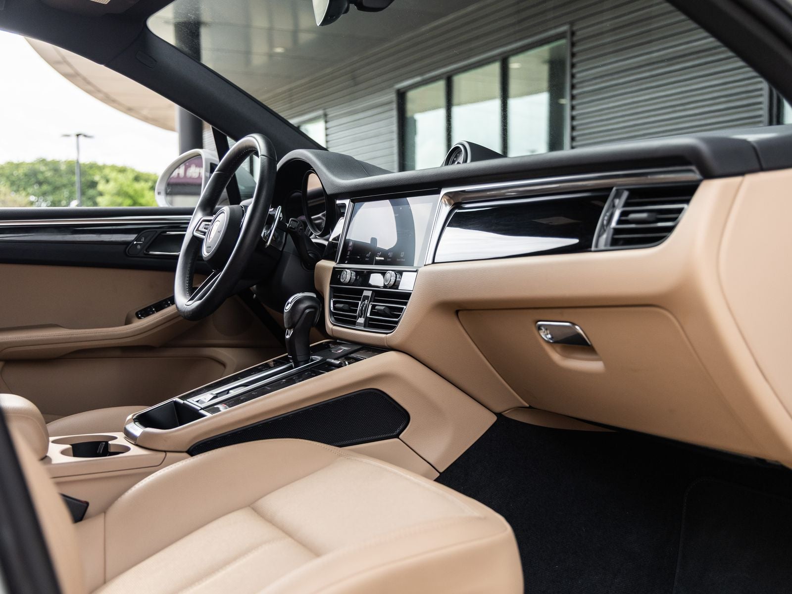 2023 Porsche Macan Base