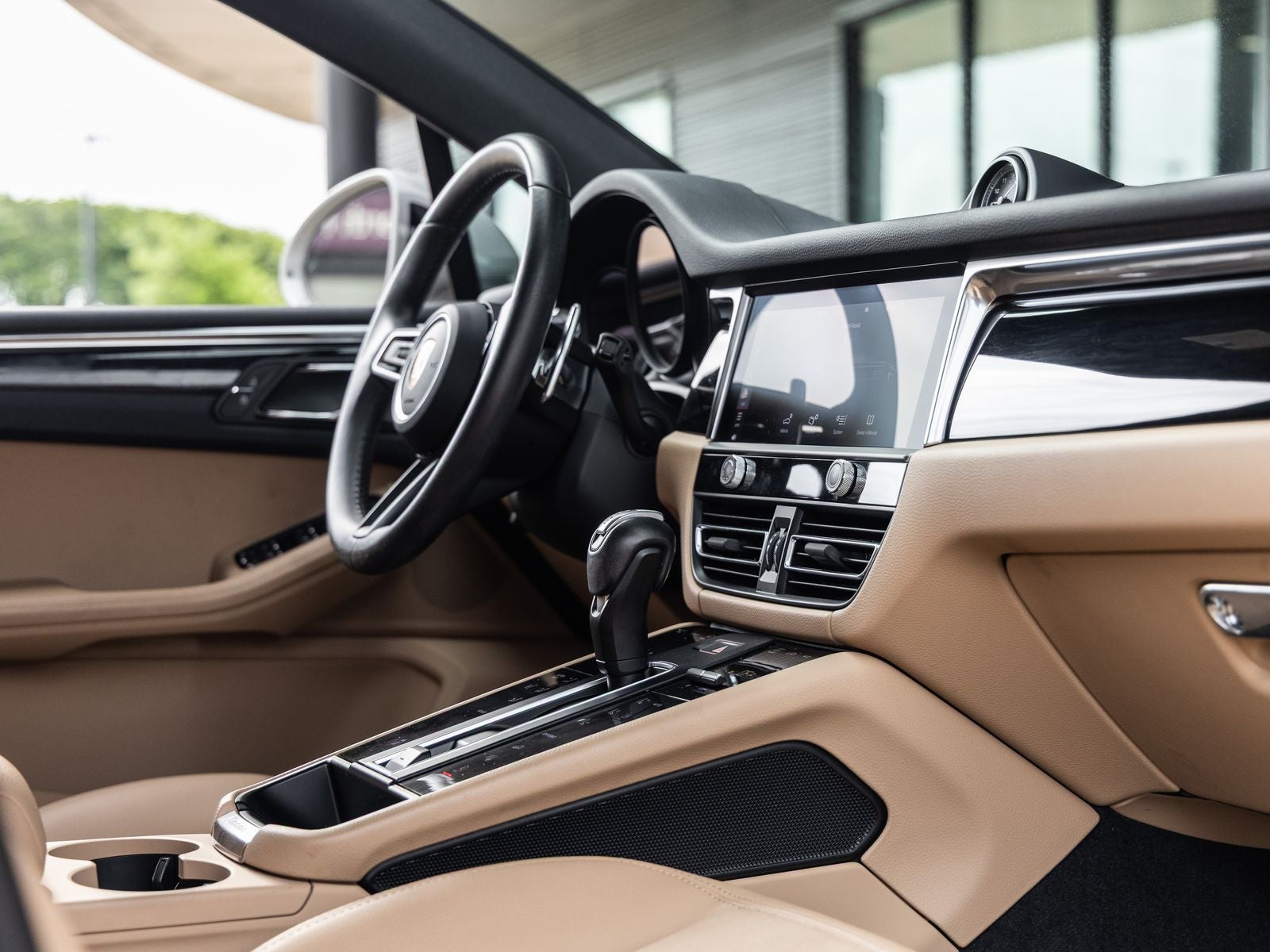 2023 Porsche Macan Base