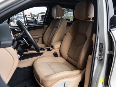 2023 Porsche Macan Base