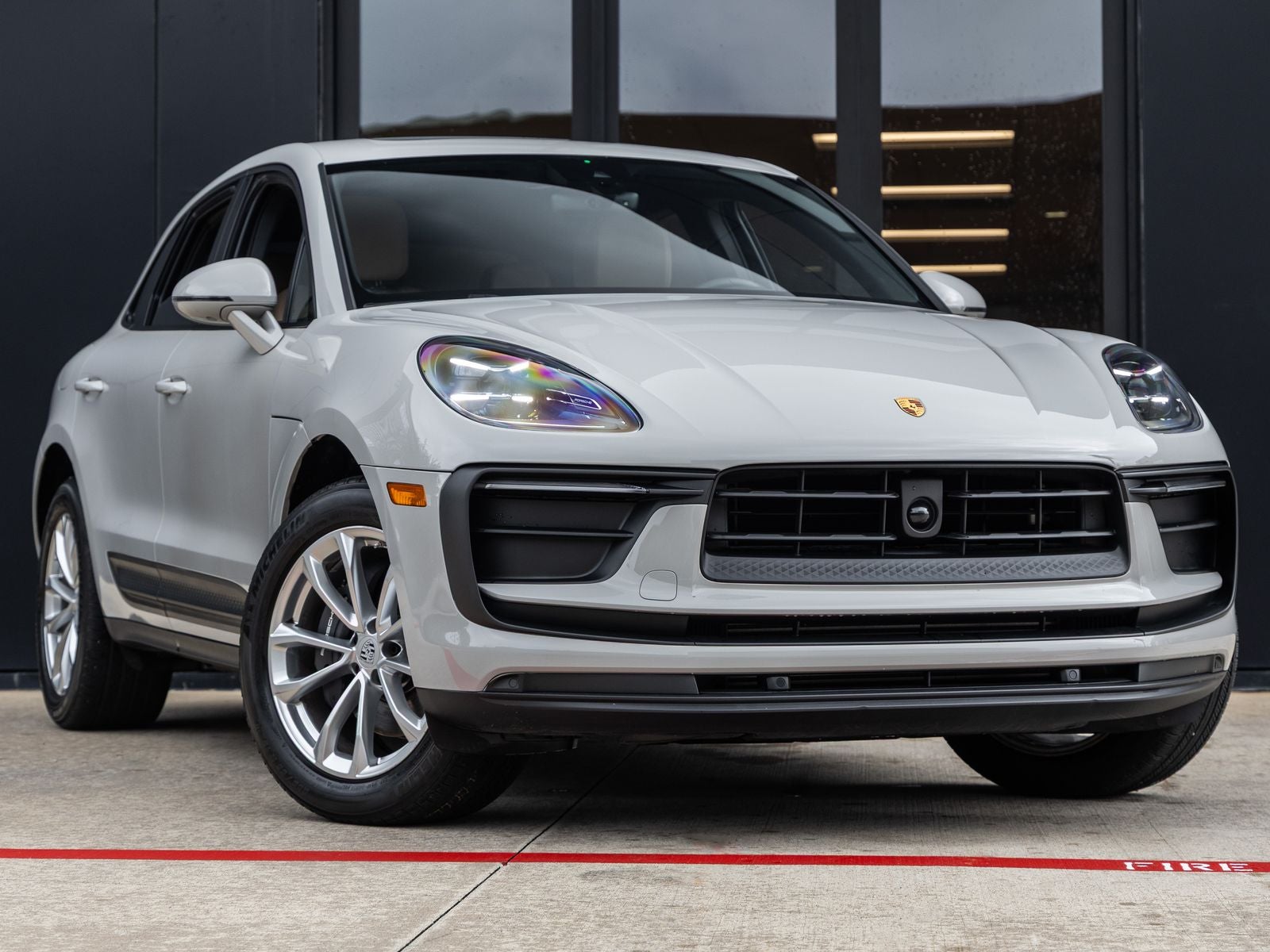2023 Porsche Macan Base