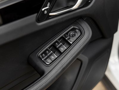 2023 Porsche Macan Macan (MY23)