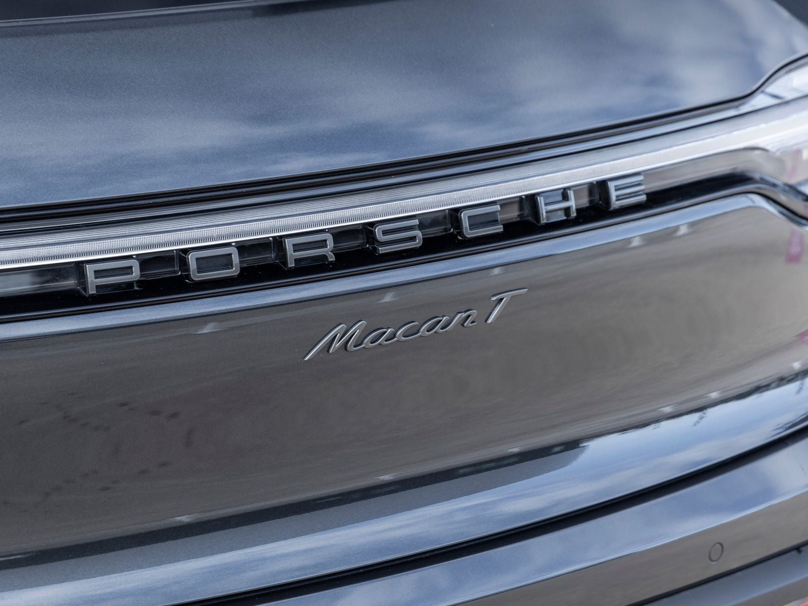2025 Porsche Macan T