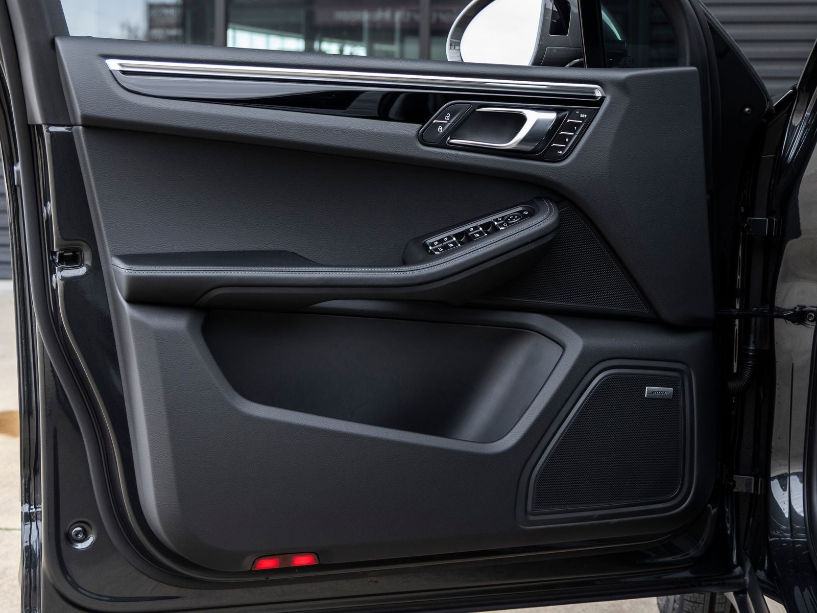 2025 Porsche Macan T