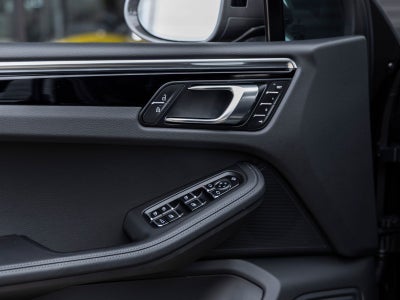 2025 Porsche Macan T