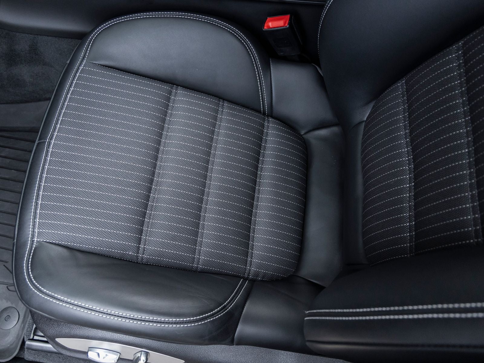 2025 Porsche Macan T